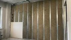 Jak provést zvukovou izolaci stěn a jaké materiály k tomu zvolit?